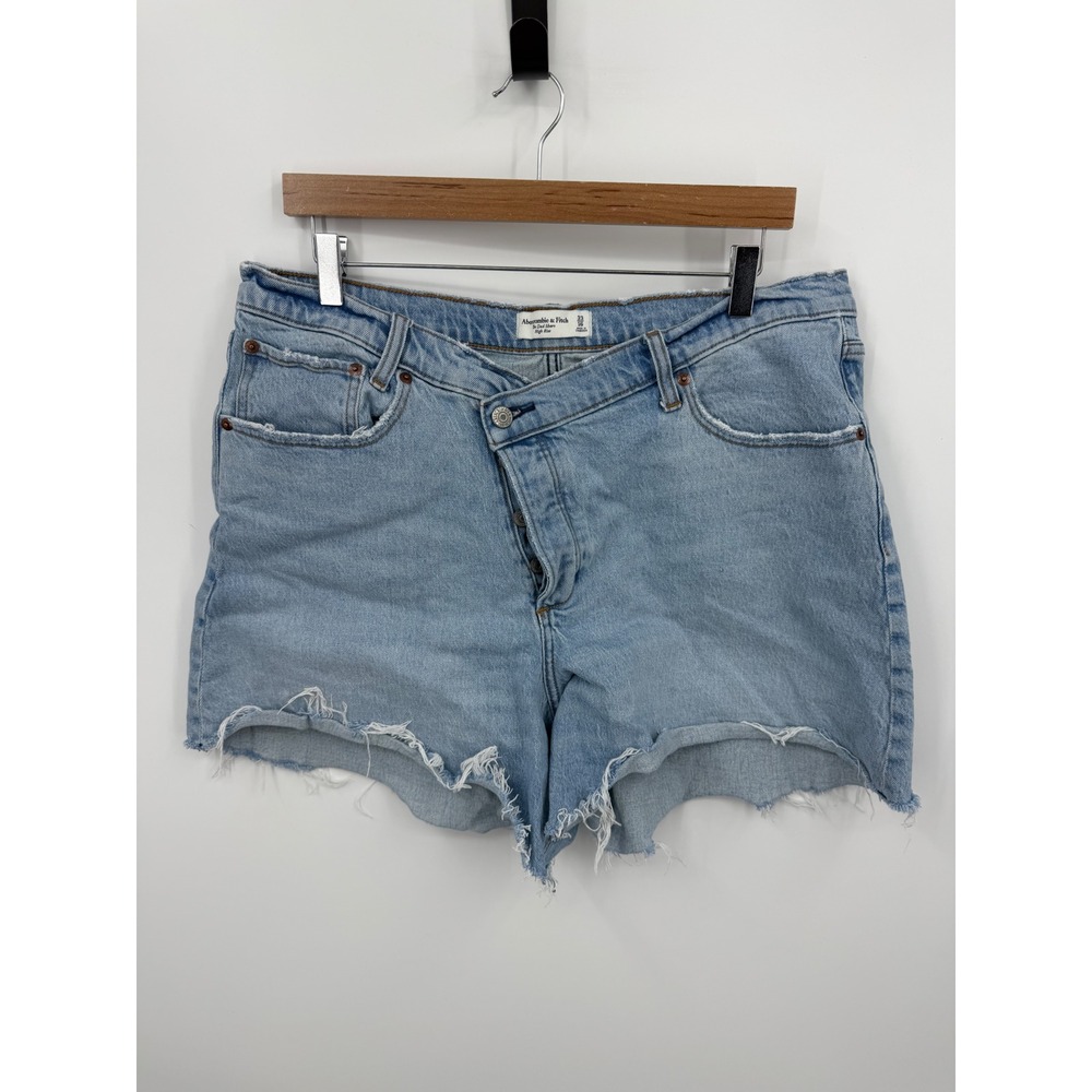 Abercrombie & Fitch The Dad Short Shorts sz 33 16 Light Wash crossover waistband